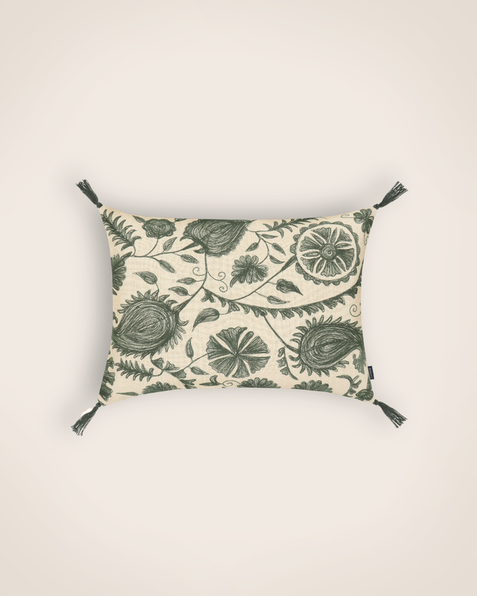 Housse de coussin en coton brodé inspirée de l'art du suzani couleur Cyprès
