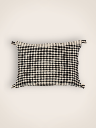 Houndstooth cushion cover