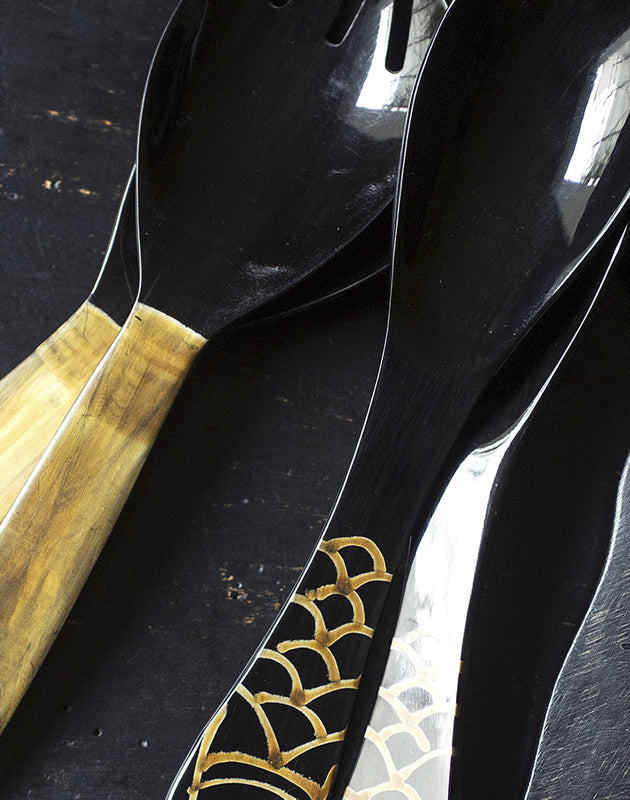 Grand couverts à salade noirs