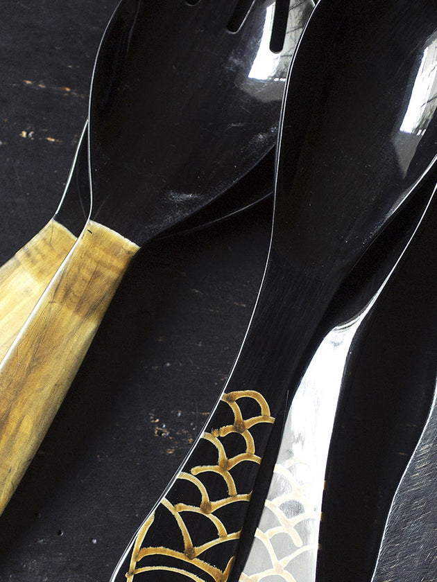 Grand couverts à salade noirs