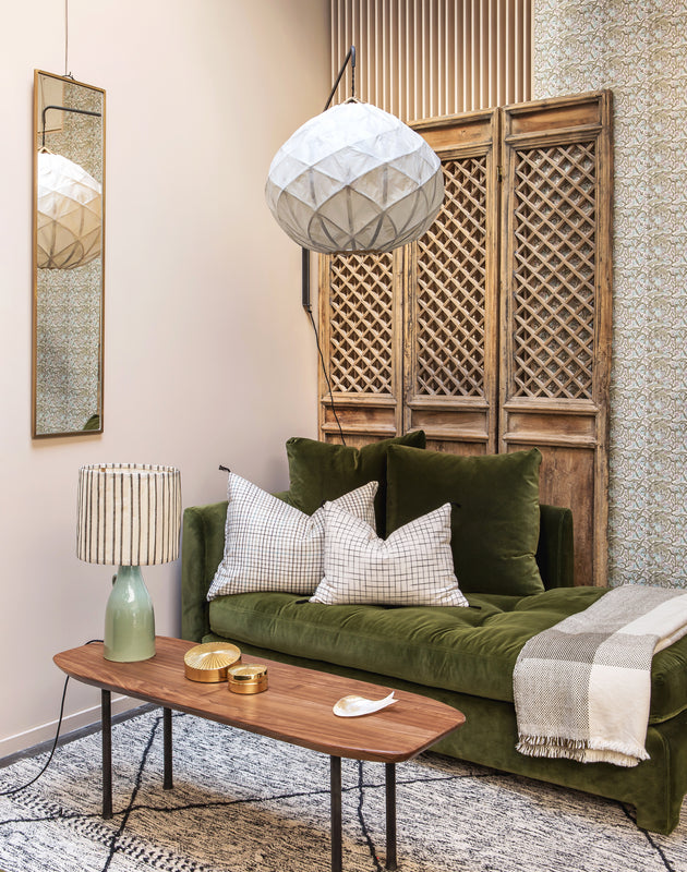 Méridienne vert foncé capitonnée assise ferme