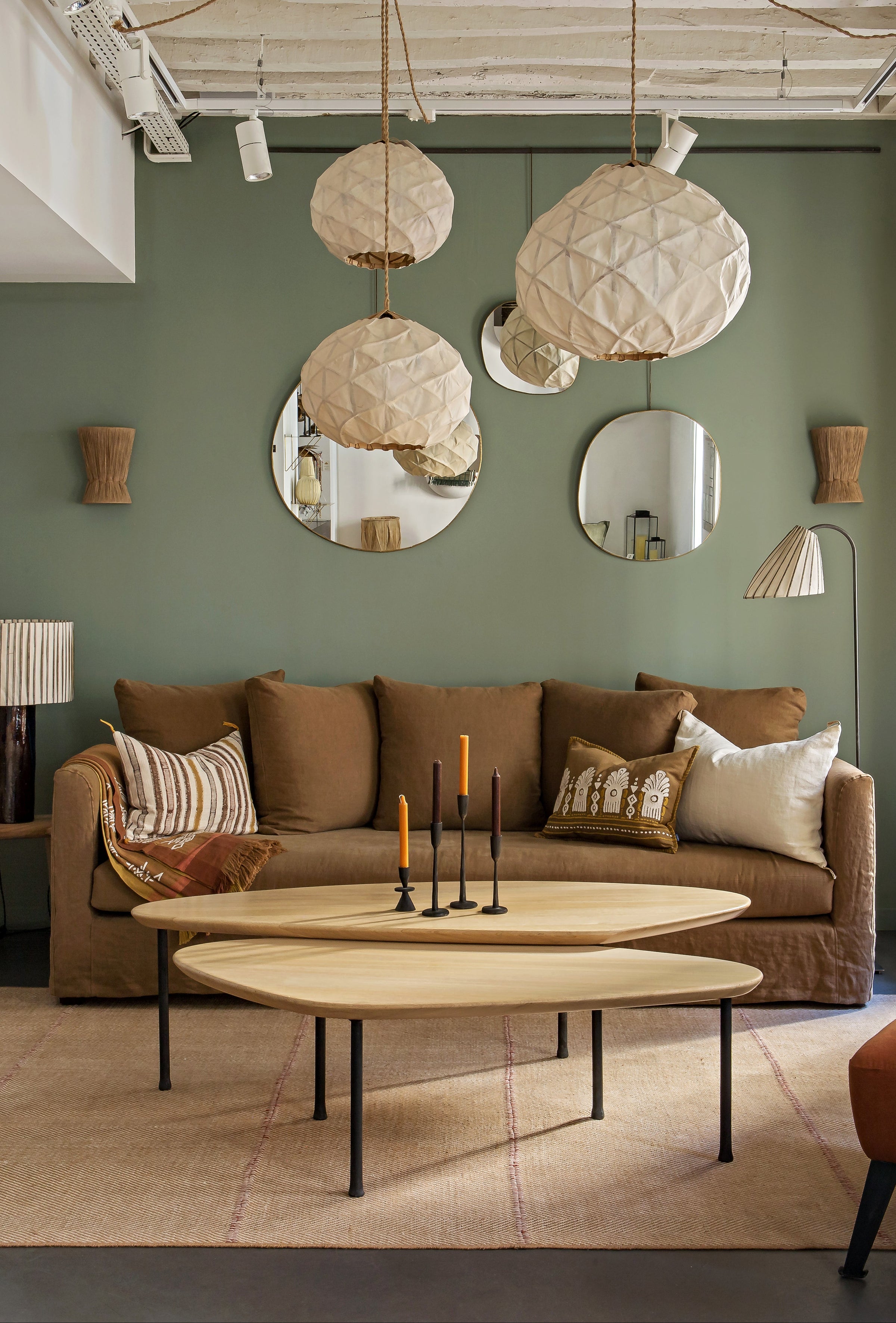 Lasso wall light