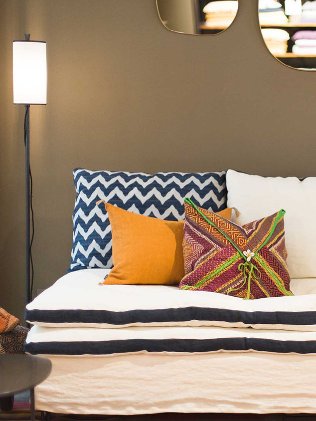 Canapé sans accoudoir blanc et bleu