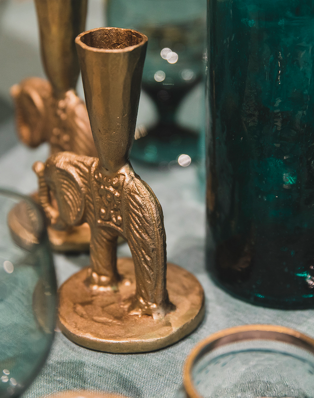 Bougeoir doré pour chandelle à la forme originale