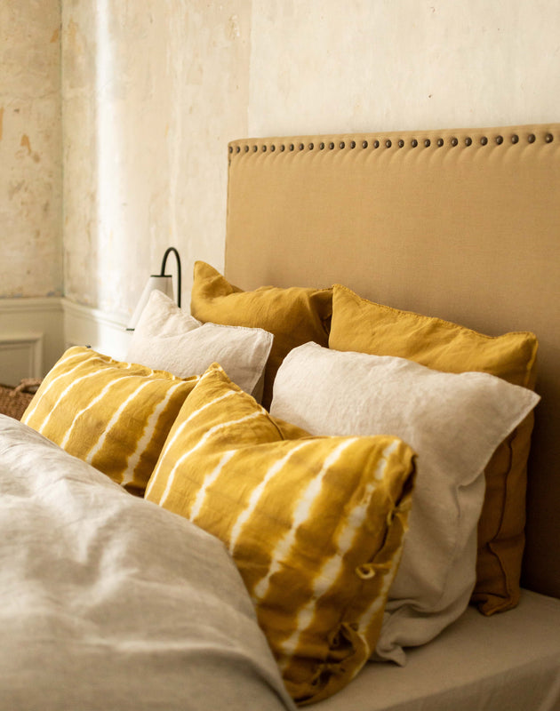 Linge de lit en lin lavé jaune et blanc