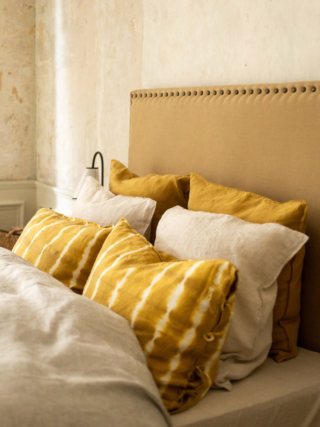 Linge de lit en lin lavé jaune et blanc
