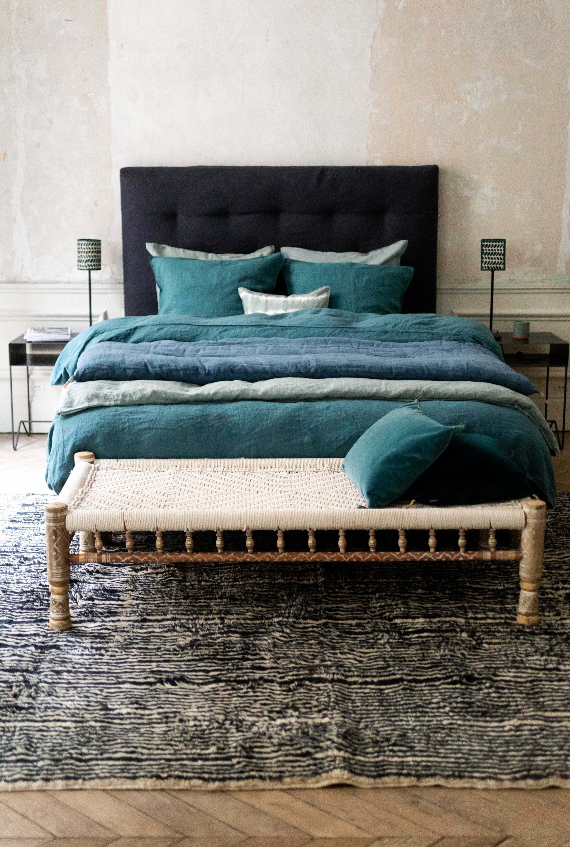 Tête de lit adar dans une chambre bleue