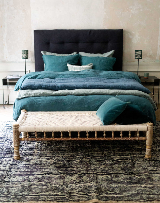 Tête de lit adar dans une chambre bleue