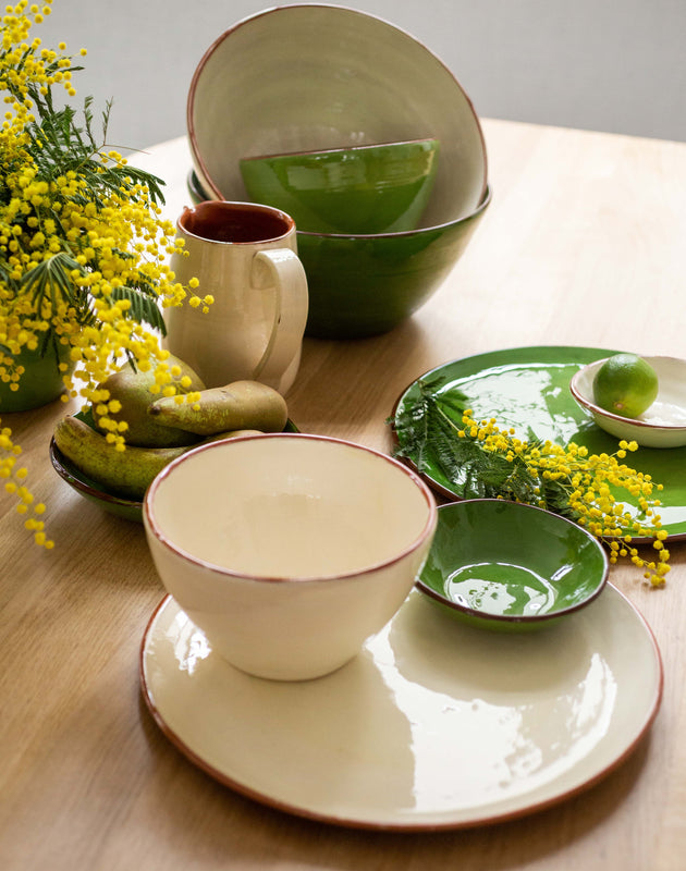 Plat à tarte blanc façonnée à la main