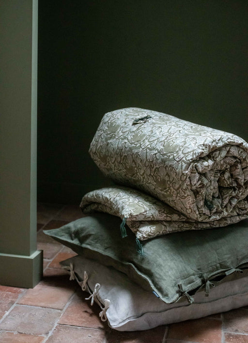 Courtepointe Letho en coton et microfibre à motifs oniriques