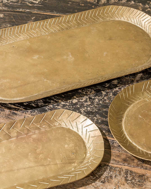Plateaux Dana en laiton doré et leurs motifs en épis gravés à la main