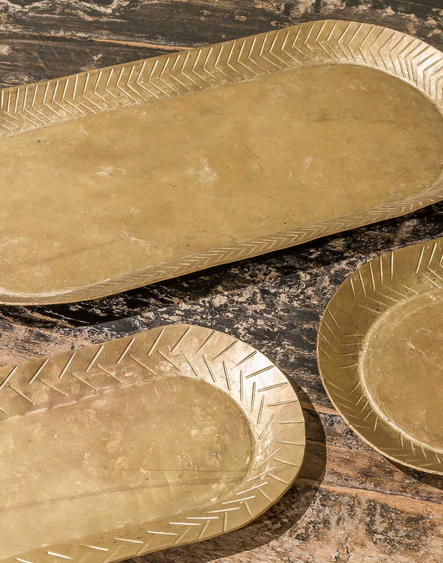 Plateaux Dana en laiton doré et leurs motifs en épis gravés à la main