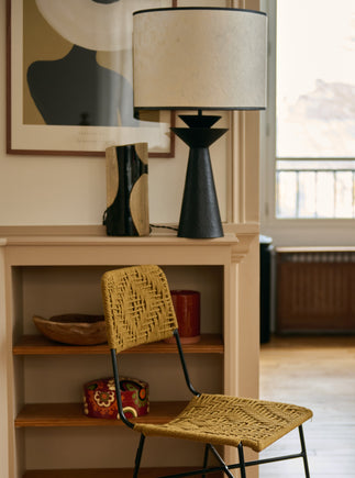 Chaise haute en coton tressé et pieds en fer dans le coloris Havane