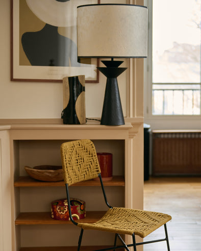 Chaise haute en coton tressé et pieds en fer dans le coloris Havane