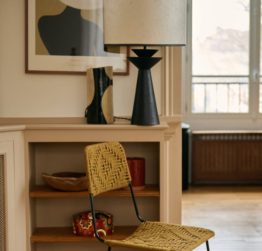 Chaise haute en coton tressé et pieds en fer dans le coloris Havane