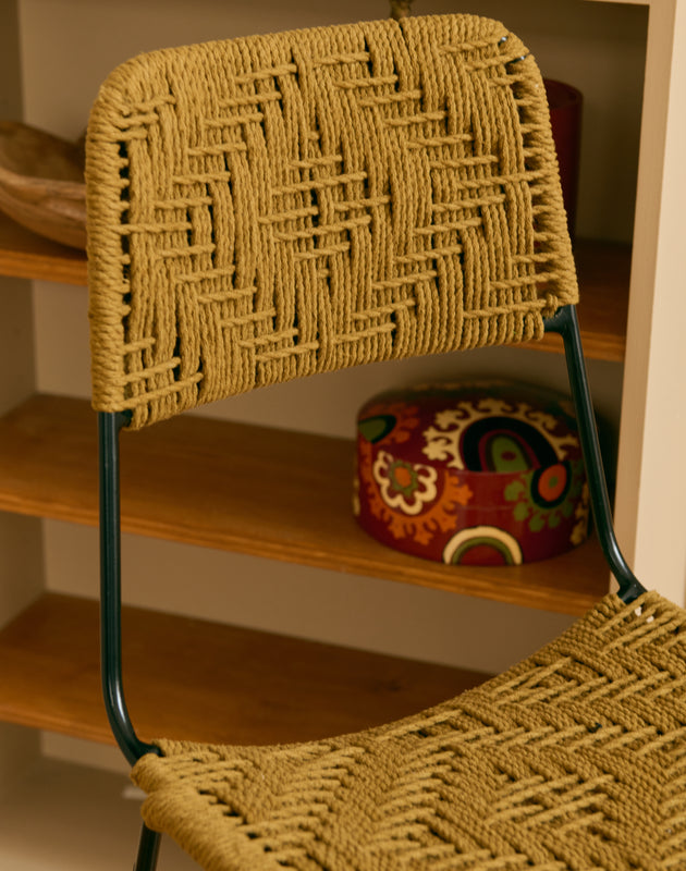 détail du tressage losange de la chaise haute en coton Murgi