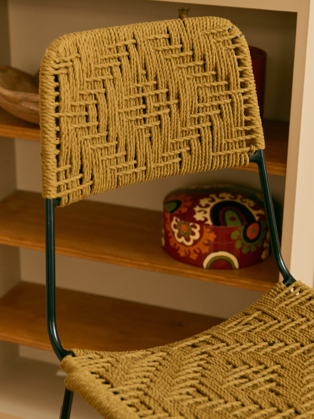 détail du tressage losange de la chaise haute en coton Murgi