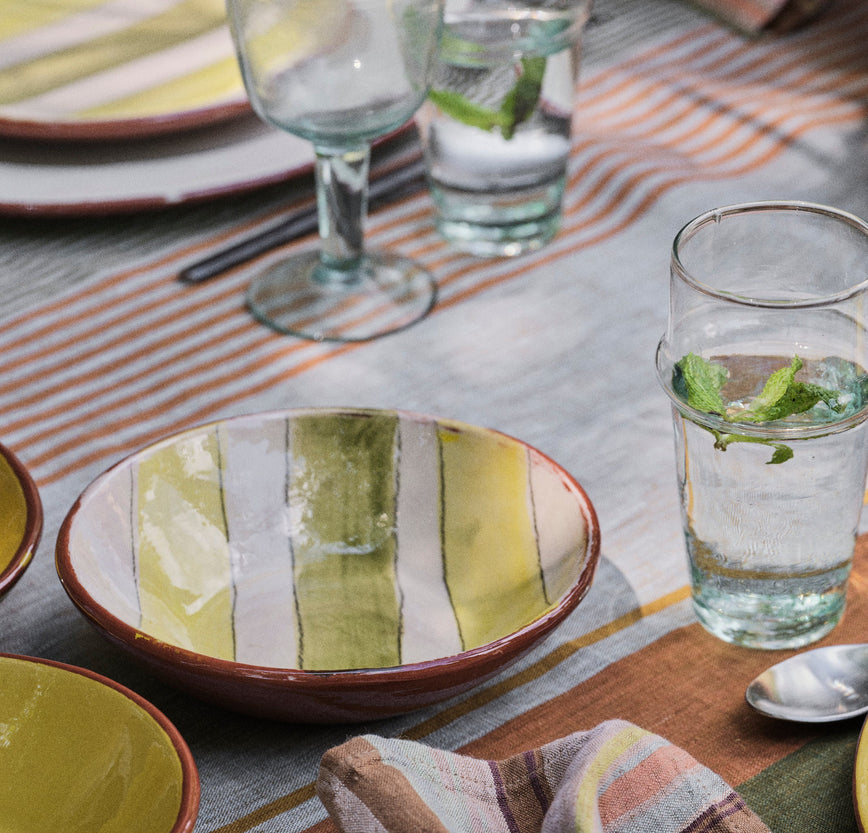 Coupelle en terre cuite à rayures jaunes et vertes