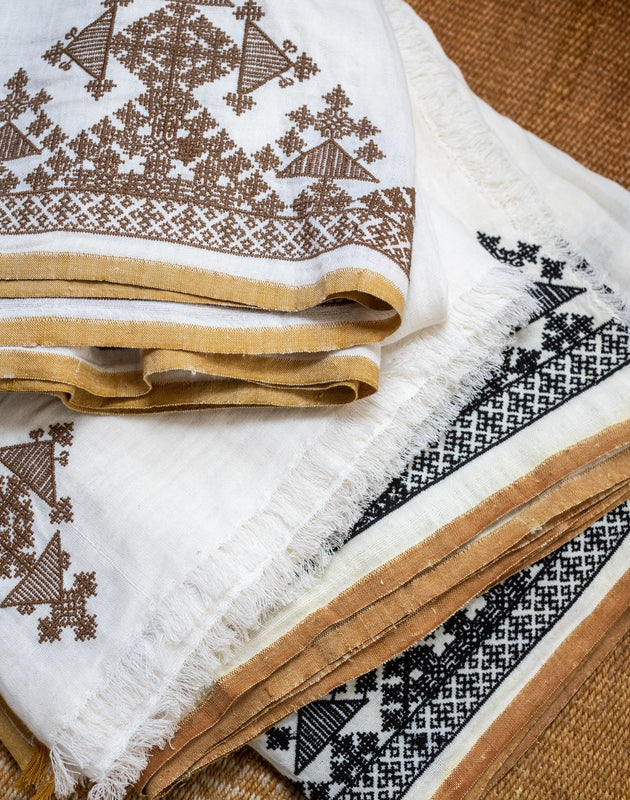 Rideau Dafi en coton brodé, bambou et lin avec motifs colorés