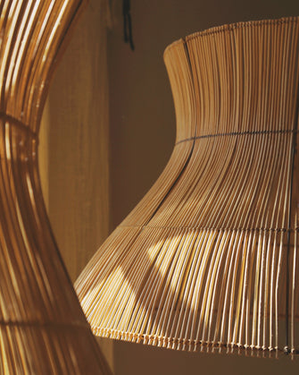 Suspension Halo en rotin aux finitions naturelles et organiques