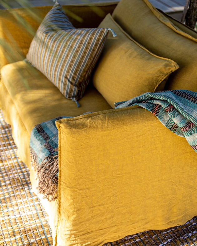 Loveseat Holi