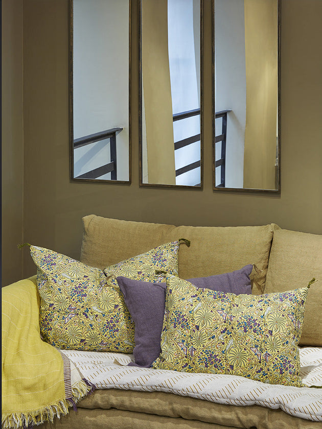 Association de 3 grands miroirs rectangulaires pour agrandir votre salon