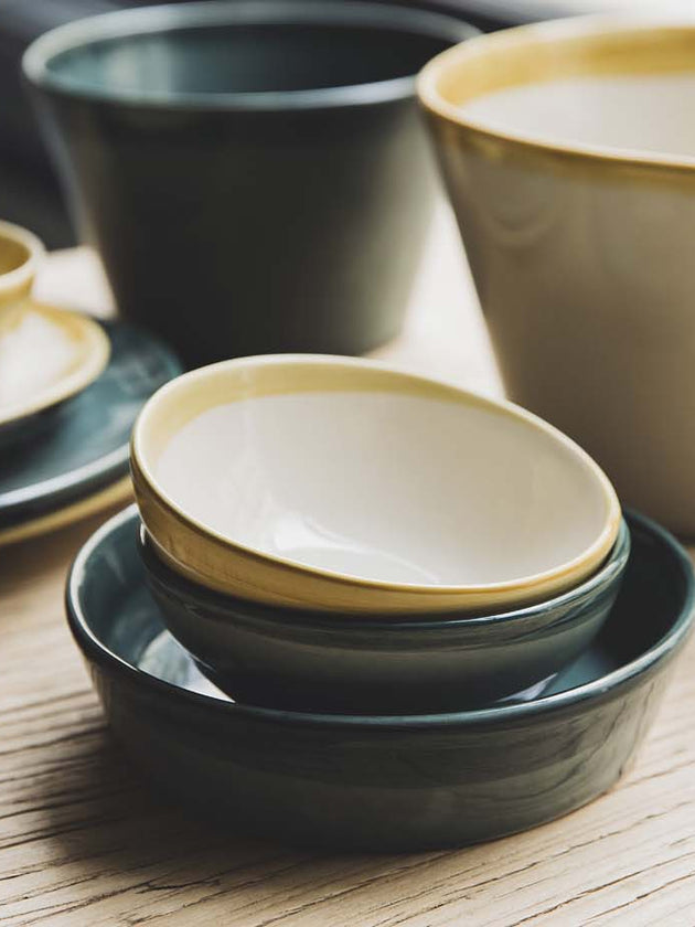 Saladier blanc et jaune en faïence émaillée