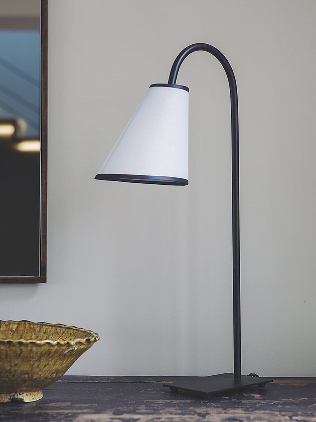 Luminaire : lampe à poser noire et blanche pour votre bureau