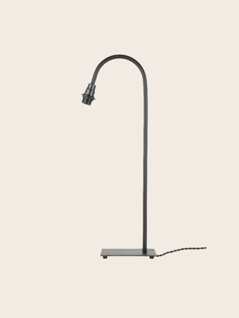 Pied de lampe à poser en acier brut noir avec coubure à son sommet 