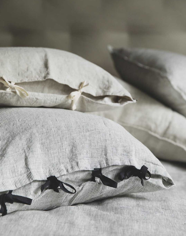 Set de 2 taies d'oreiller Fil à fil avec nouettes sur le côté en lin lavé