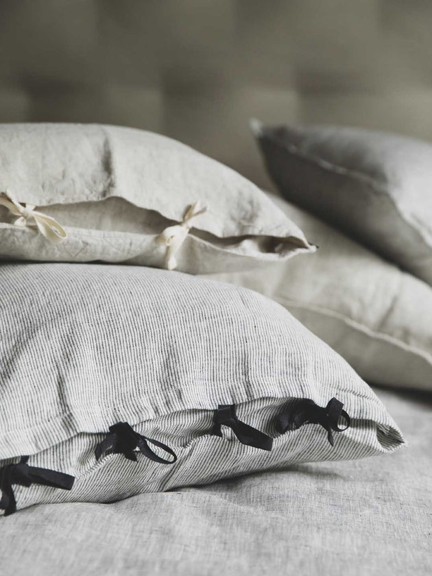 Set de 2 taies d'oreiller Fil à fil avec nouettes sur le côté en lin lavé