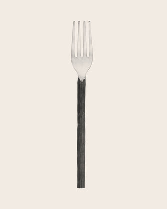 Couverts avec le manche noir forgé à la main