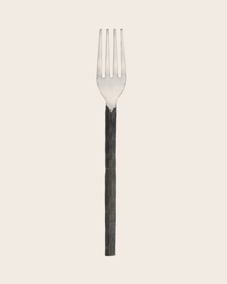 Couverts avec le manche noir forgé à la main