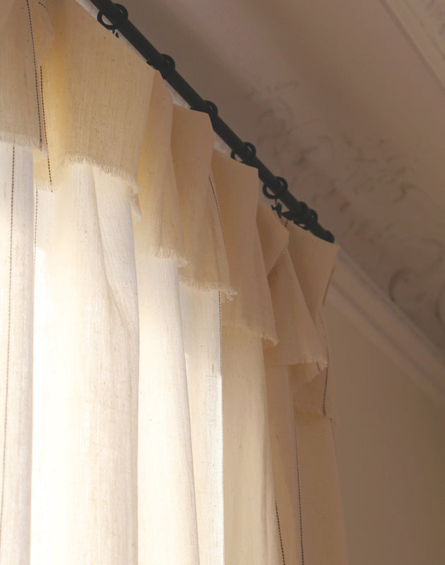 Détail des franges du Rideau Lina en khadi de coton biologique