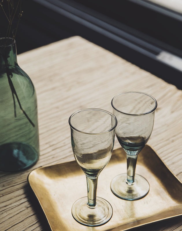Deux verres à pied en verre recyclé Hera