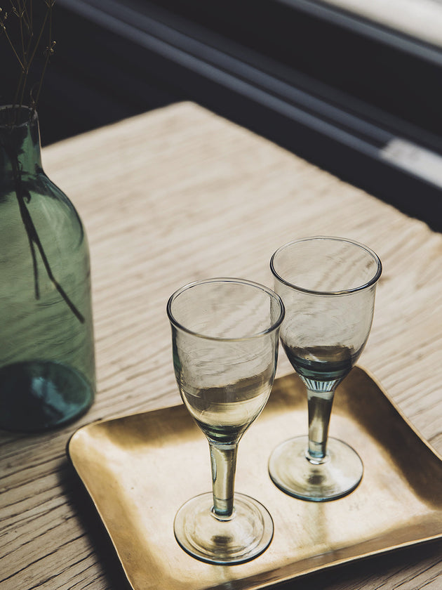 Deux verres à pied en verre recyclé Hera