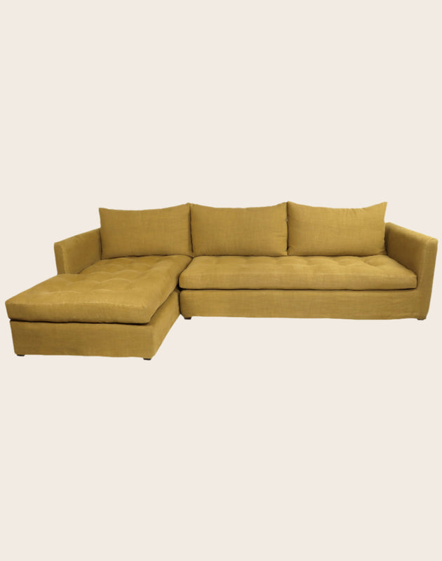 Grand canapé d'angle capitonné