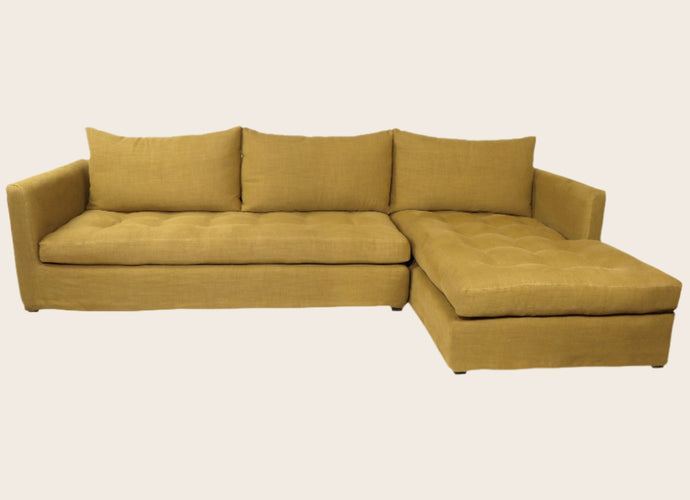Grand canapé d'angle capitonné