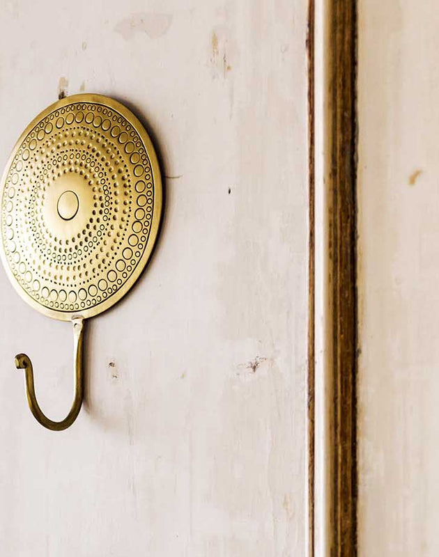 Patère Hamae en laiton patiné