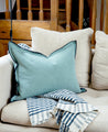 Housse de coussin Maya avec bourdon noir