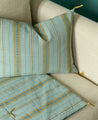 Housse de coussin en coton Noely à rayures en teinte bleue Celeste
