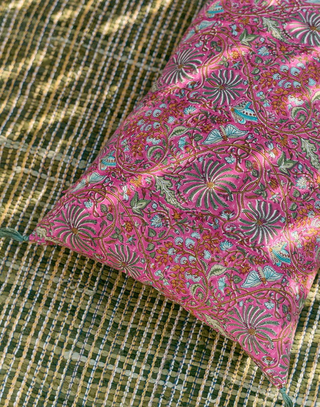 Housse de coussin Papilio Framboise rose à imprimés végétaux en coton