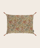 Housse de coussin en coton Papilio ecru imprimée avec quatre pompons aux coins