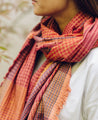 Echarpe en coton rouge à careeaux