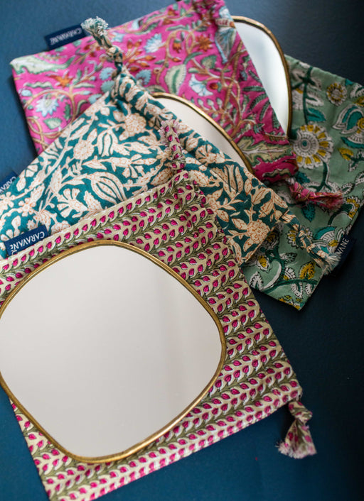 ensemble mini miroir Ame en laiton et ses pochons en tissu 