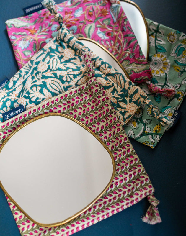 ensemble mini miroir Ame en laiton et ses pochons en tissu 