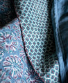 Linge de lit avec des imprimés végétaux