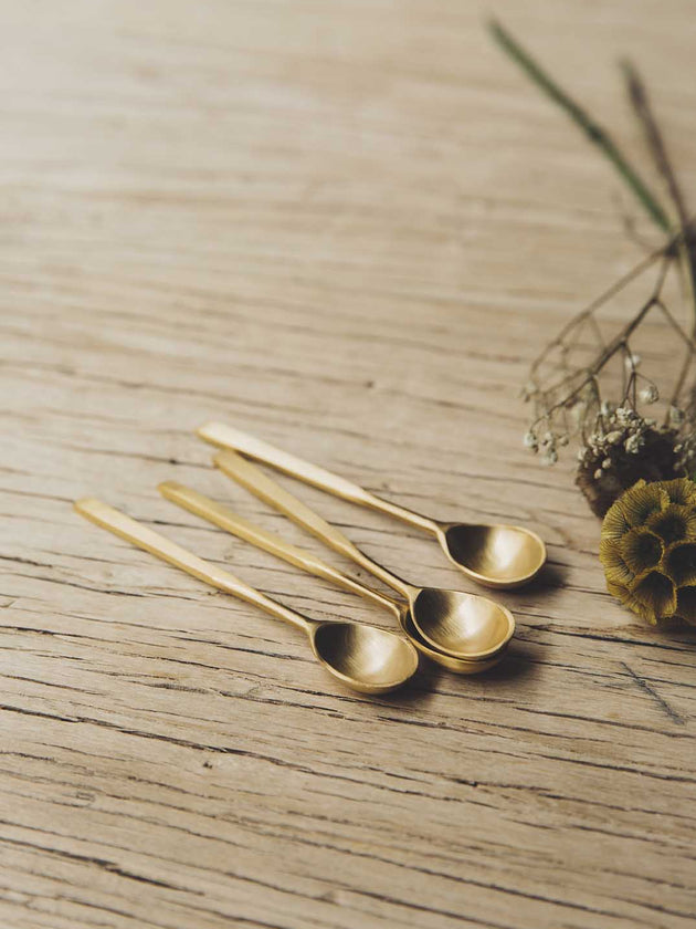 Set de petites cuillères dorées