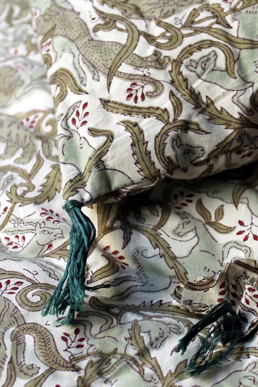 Linge de lit à imprimés bestiaires beiges