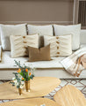 Un salon avec son grand divan blanc Calife confortable